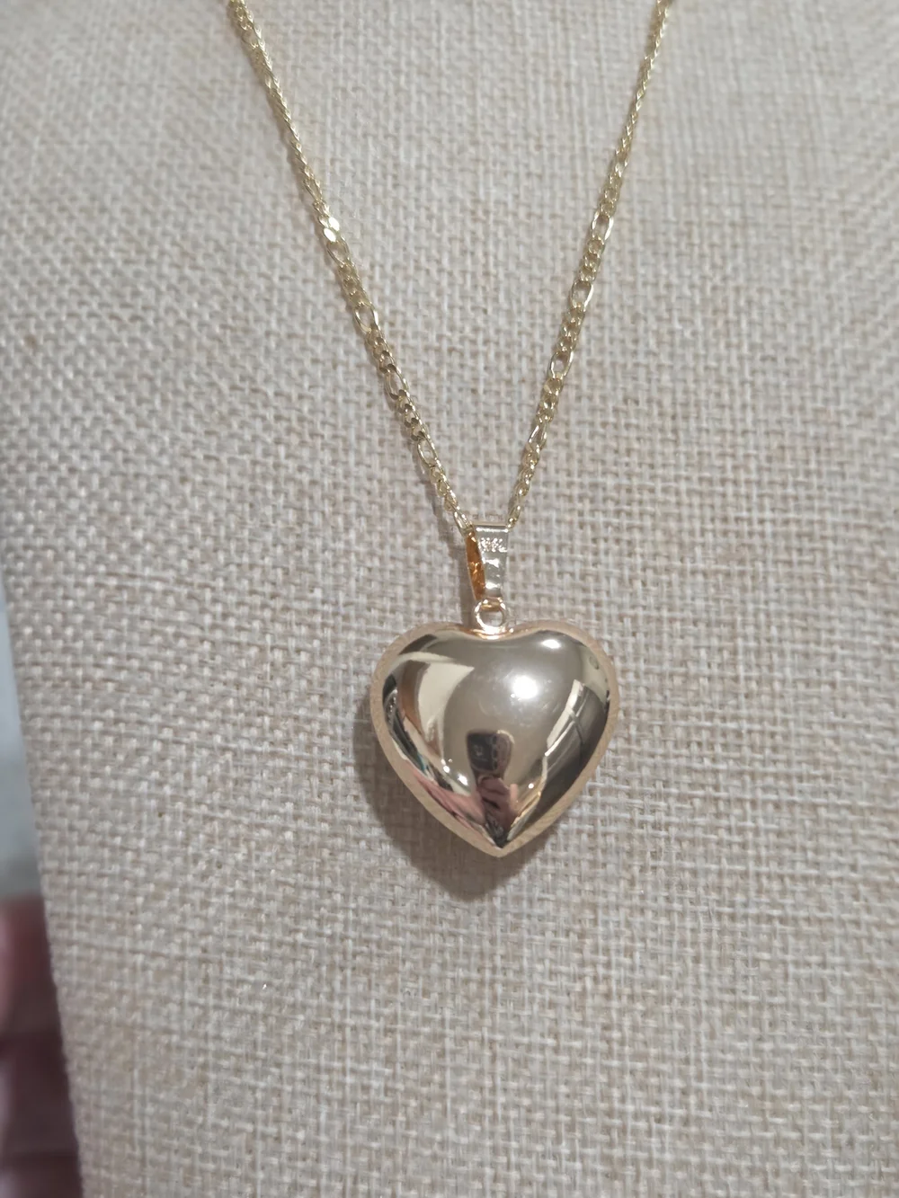 Gold Heart Pendant Necklace - Elegant Women's Jewelry